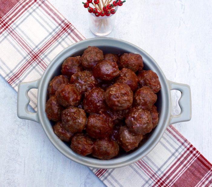 Recipe for meatballs with jelly and chili sauce