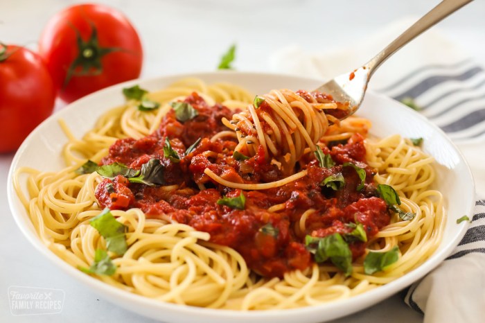 Recipe for homemade pasta sauce with fresh tomatoes