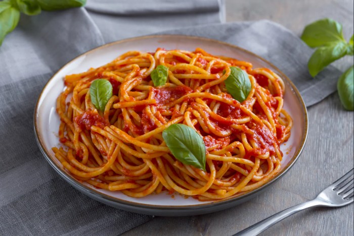 Recipe for spaghetti sauce using tomato sauce